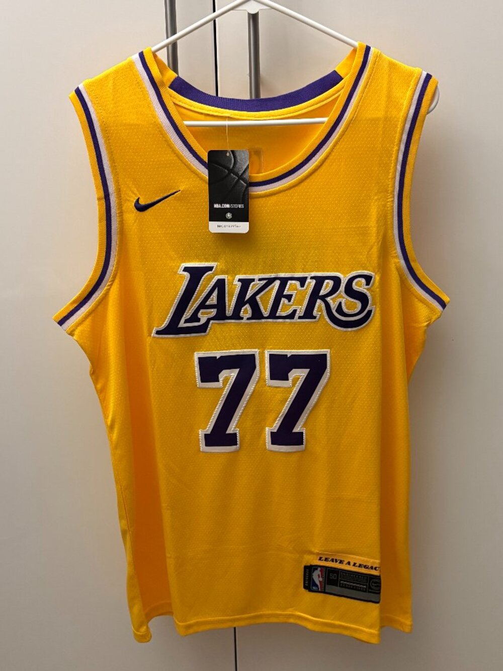 BRAND NEW WITH TAGS Luka Dončić Lakers Gold/Yellow #77 Iconic Large Jersey